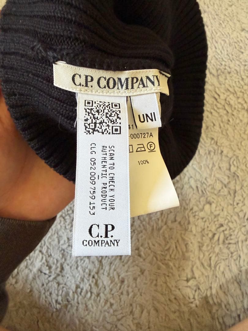 CP company ニット帽