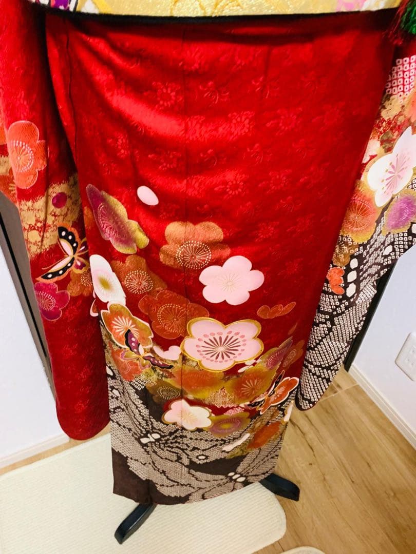 振袖単品　袷 梅 蝶 金糸 絞り 赤 正絹 秀品