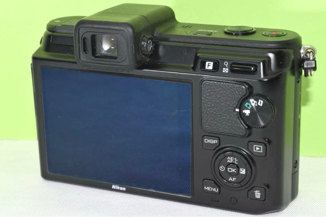 Nikon V1 ボディ　☆送料無料☆