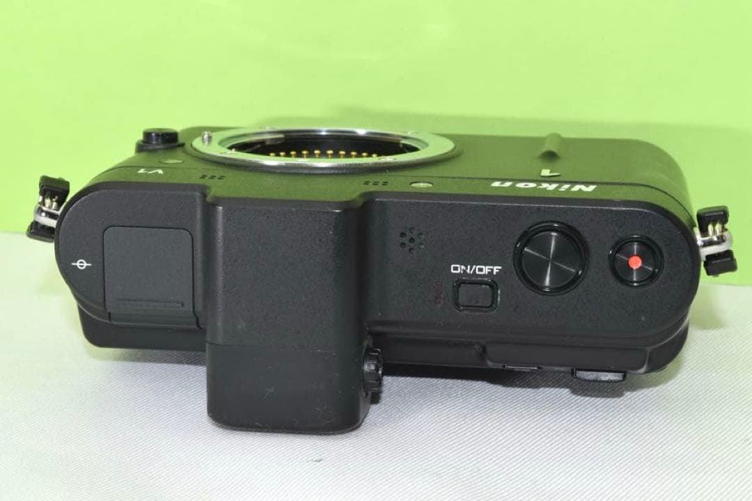 Nikon V1 ボディ　☆送料無料☆