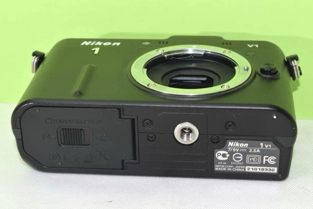 Nikon V1 ボディ　☆送料無料☆