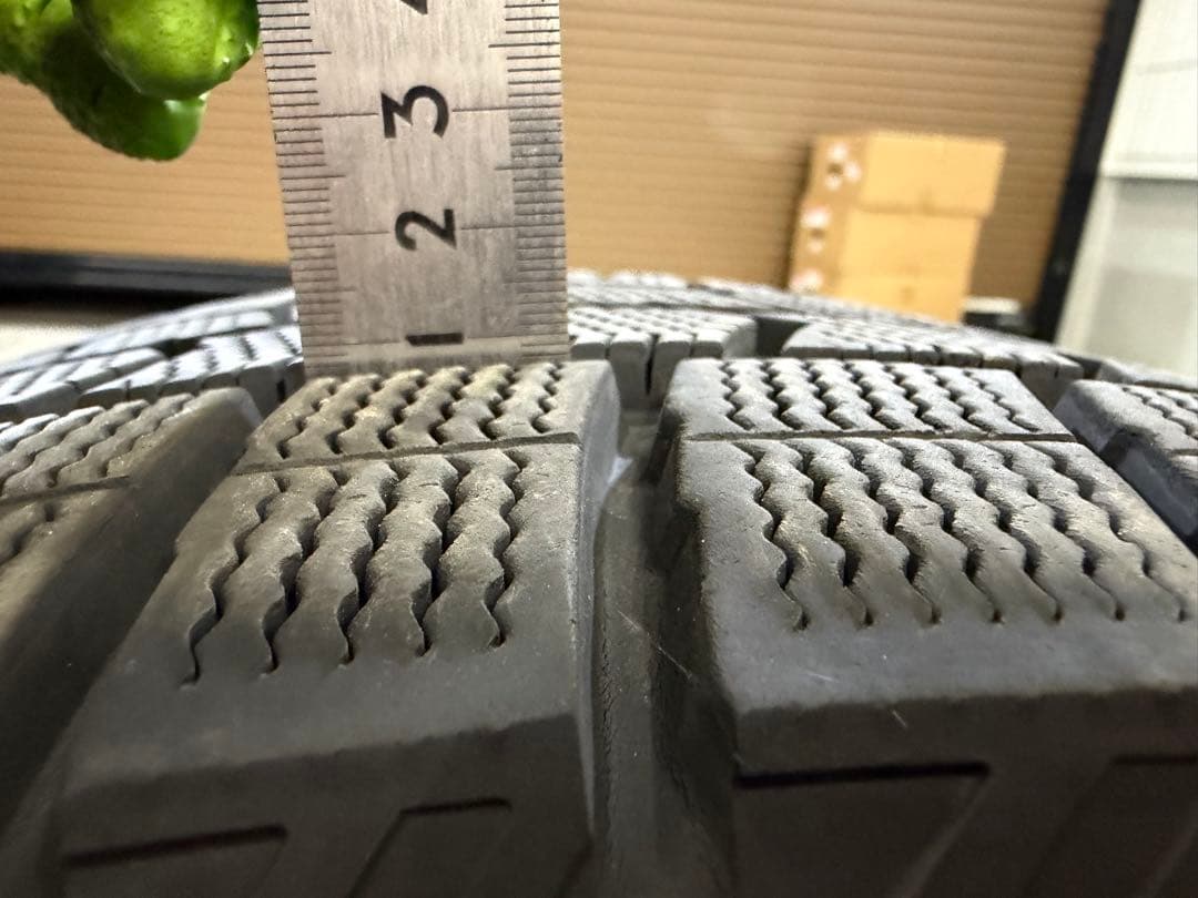 スタットレスタイヤ　235/50R18　中古　購入前にコメントください