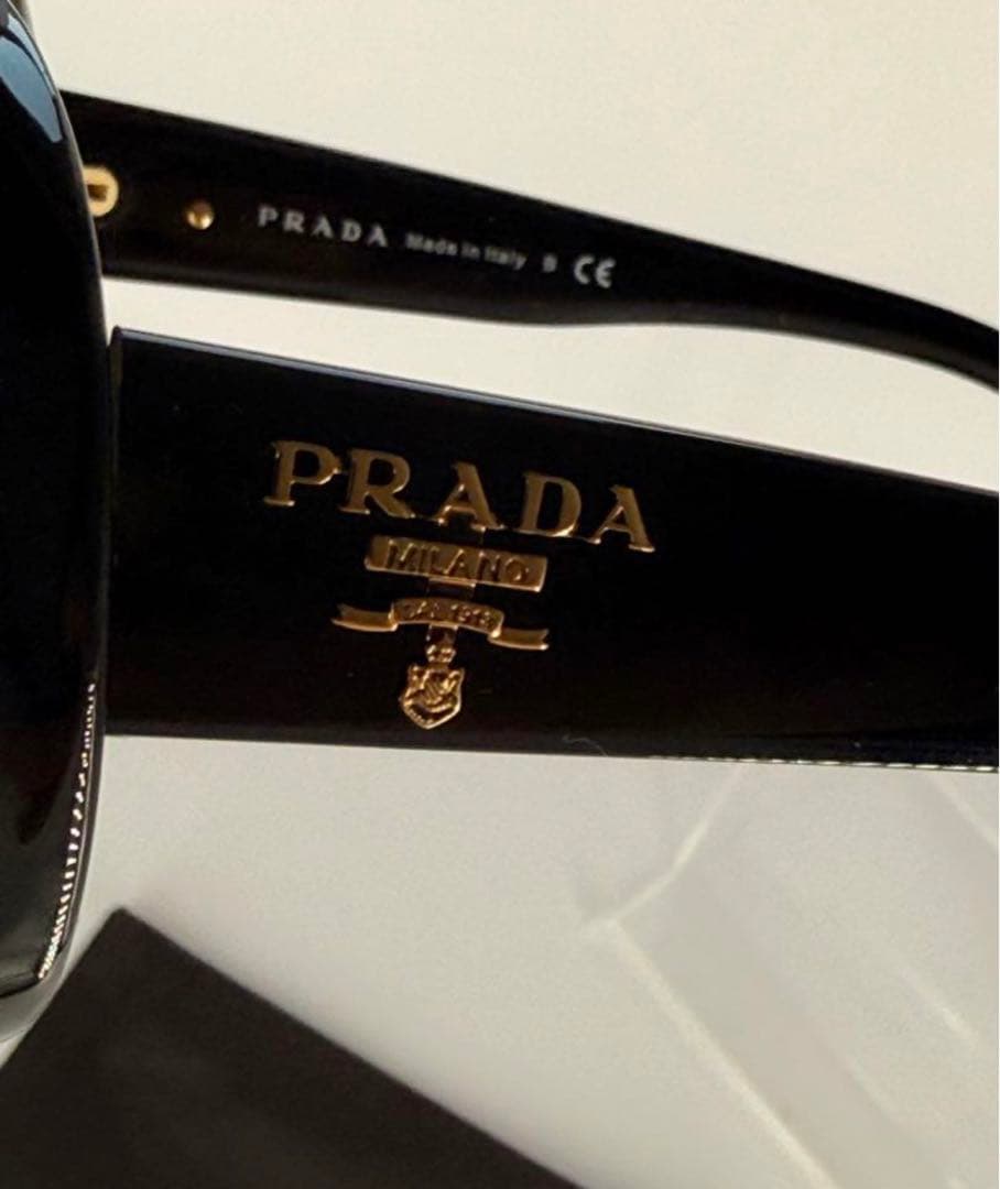 PRADA プラダ　ブラック サングラス