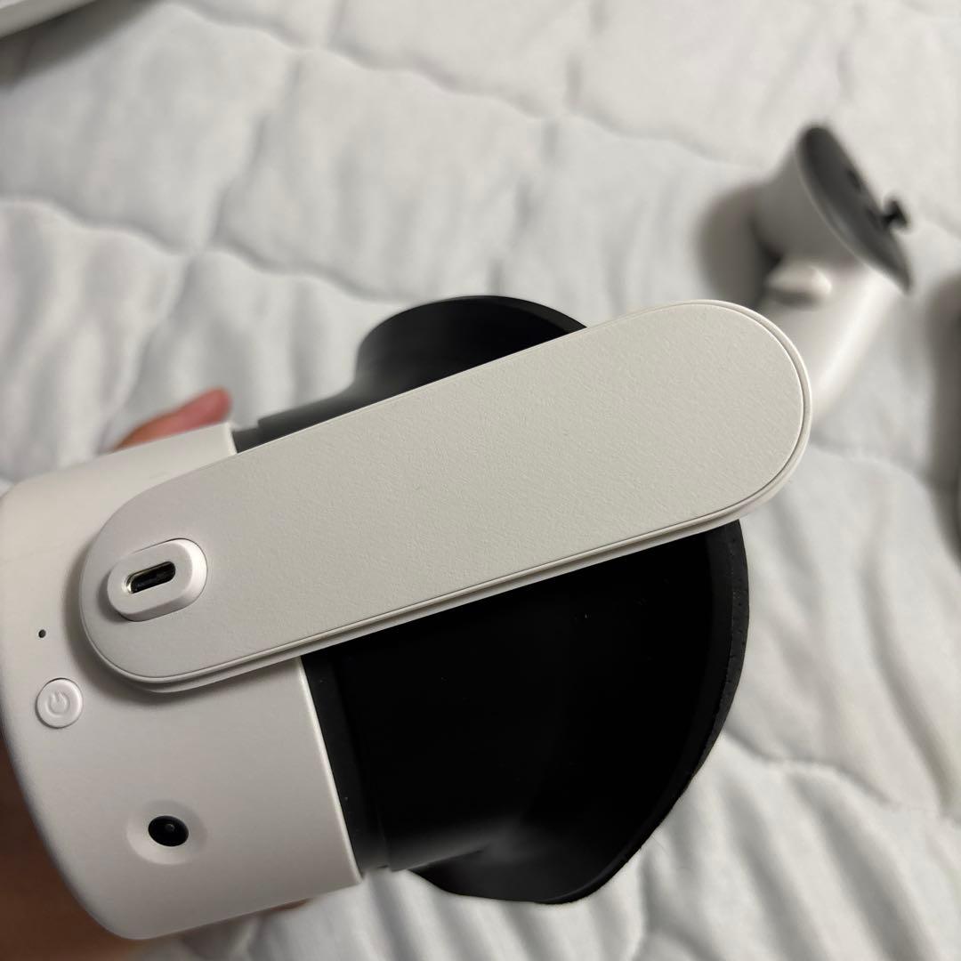 VRヘッドセットとコントローラーセット