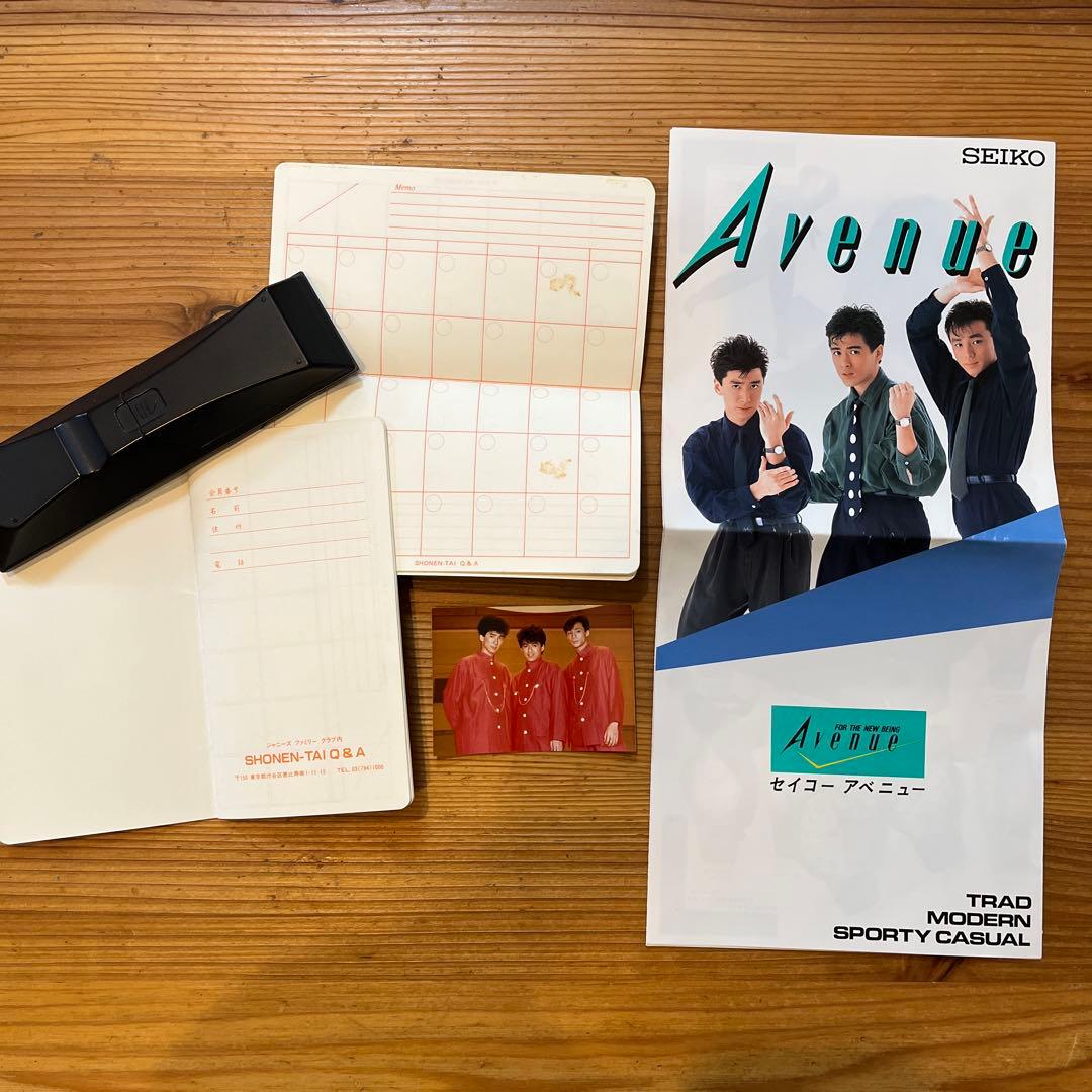 少年隊　雑誌　切り抜き　ファイルニ冊　ポスター沢山。　衣装ハギレ付き手帳　CM
