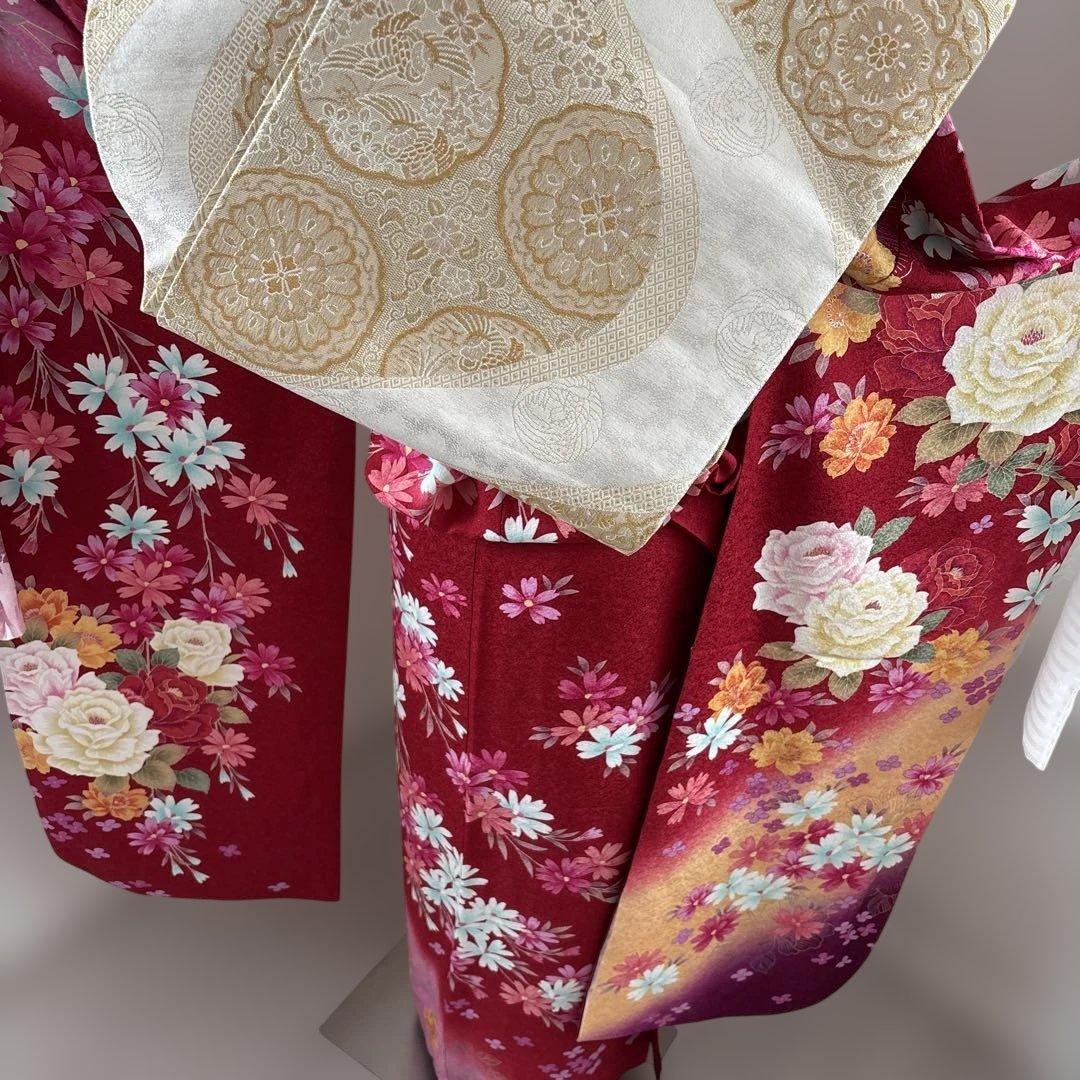 未使用に近い　正絹振袖フルセット　華やかな花柄　赤　成人式　刺繍