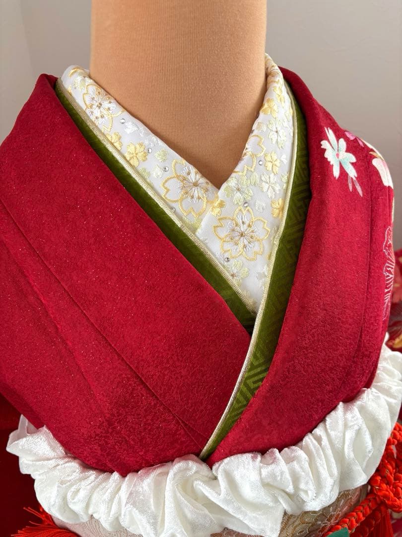 未使用に近い　正絹振袖フルセット　華やかな花柄　赤　成人式　刺繍