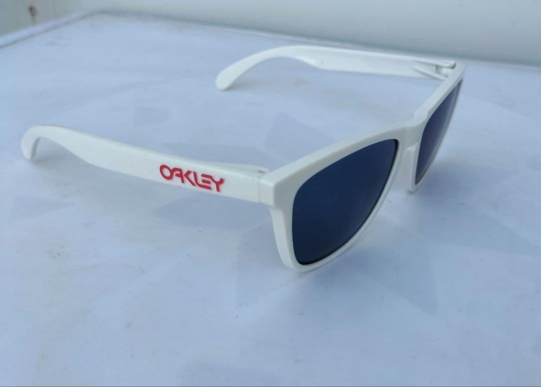 OAKLEY Frogskins オークリー　フロッグスキン　ホワイト　USA製
