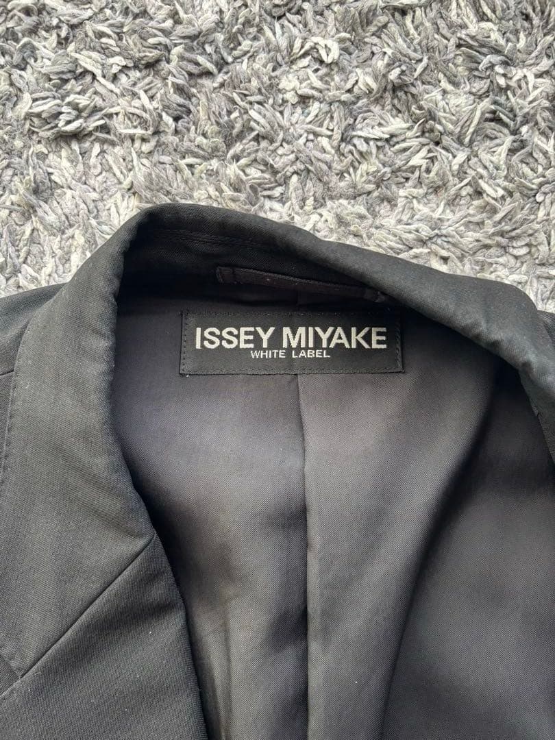 【美品】ISSEY MIYAKE 黒 テーラードジャケット ハート刺繍 シングル