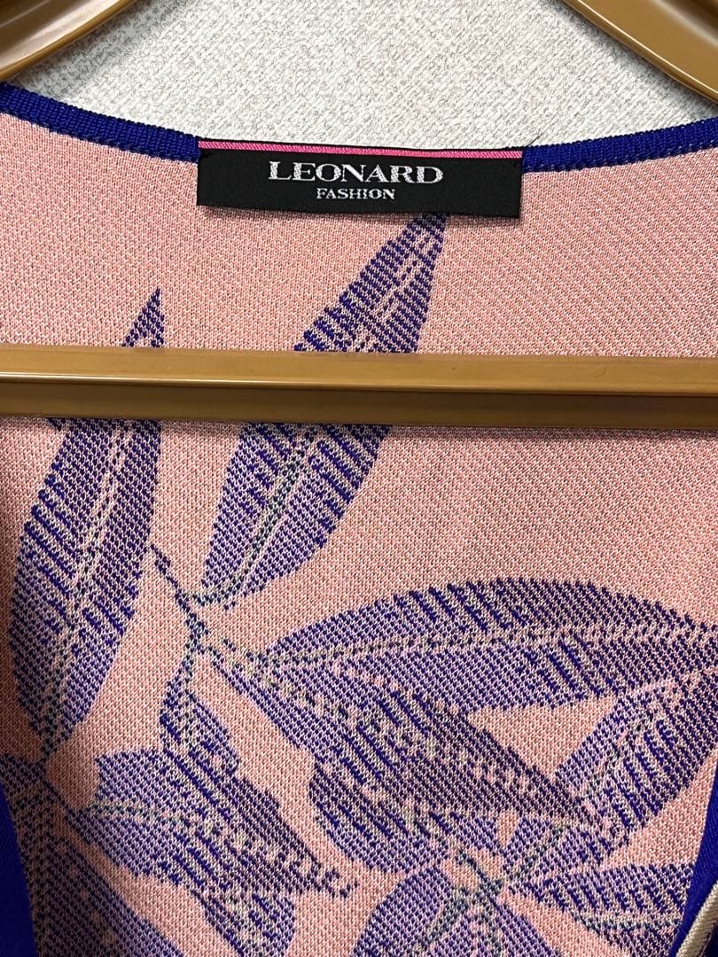 レオナール　青色花柄カーディガン　春先に