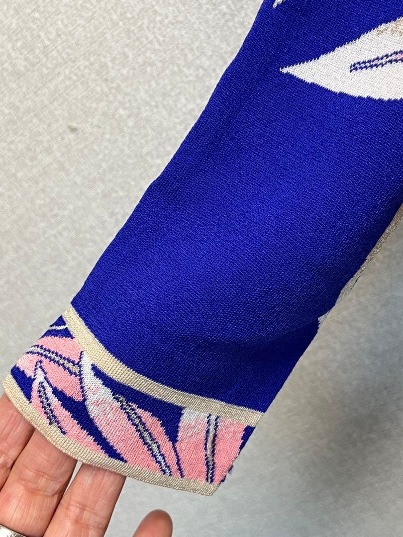 レオナール　青色花柄カーディガン　春先に
