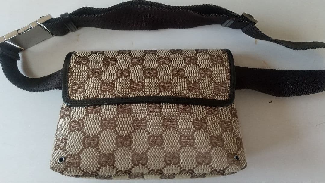 GUCCI　ウエストバッグ　ウエストポーチ　ボディバッグ　GG柄