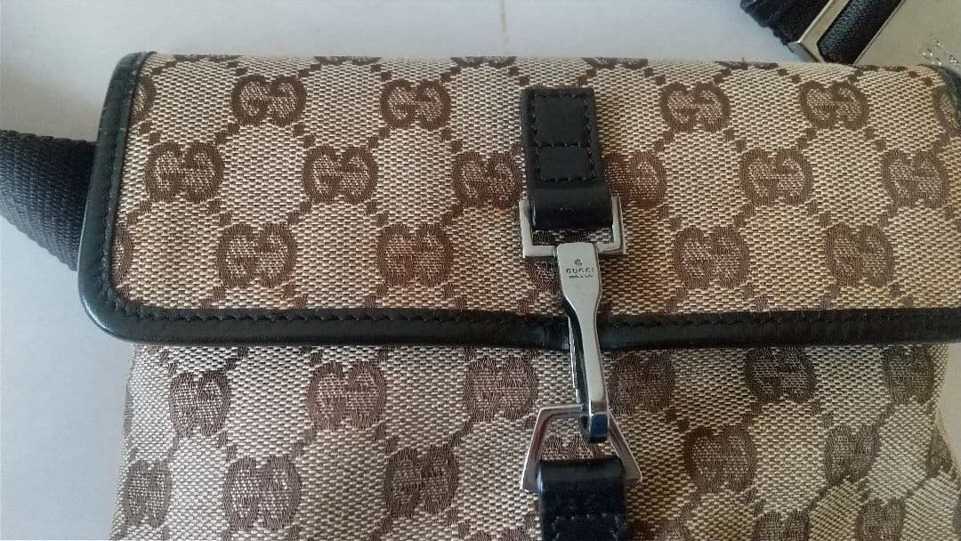 GUCCI　ウエストバッグ　ウエストポーチ　ボディバッグ　GG柄