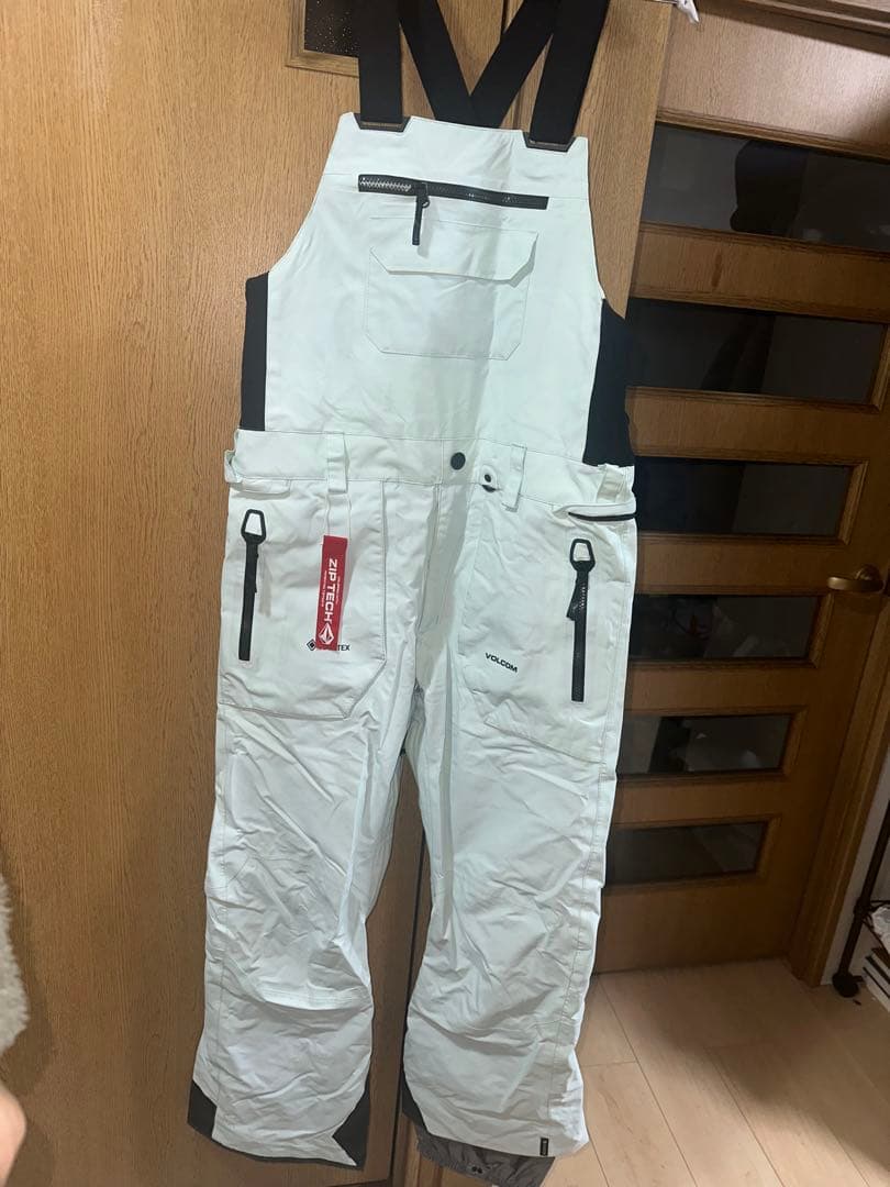 Volcom（ボルコム） スノーボードウェア（gore-tex）上下セット。