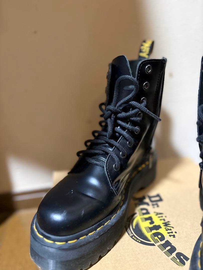 Dr. Martens 厚底ブーツ 値下げました❕