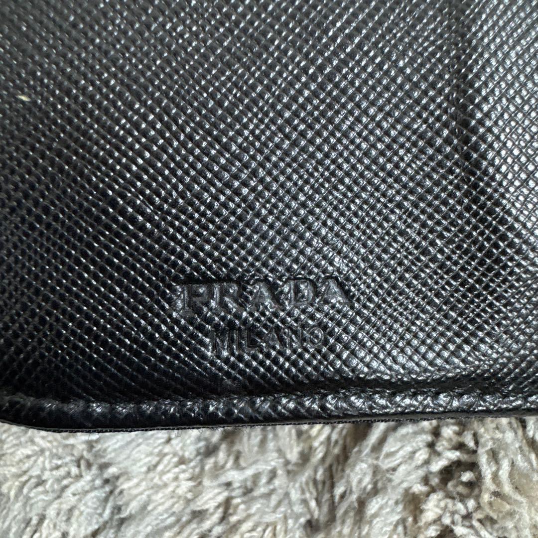 PRADA プラダ 折り財布 三角プレート ブラック ユニセックス