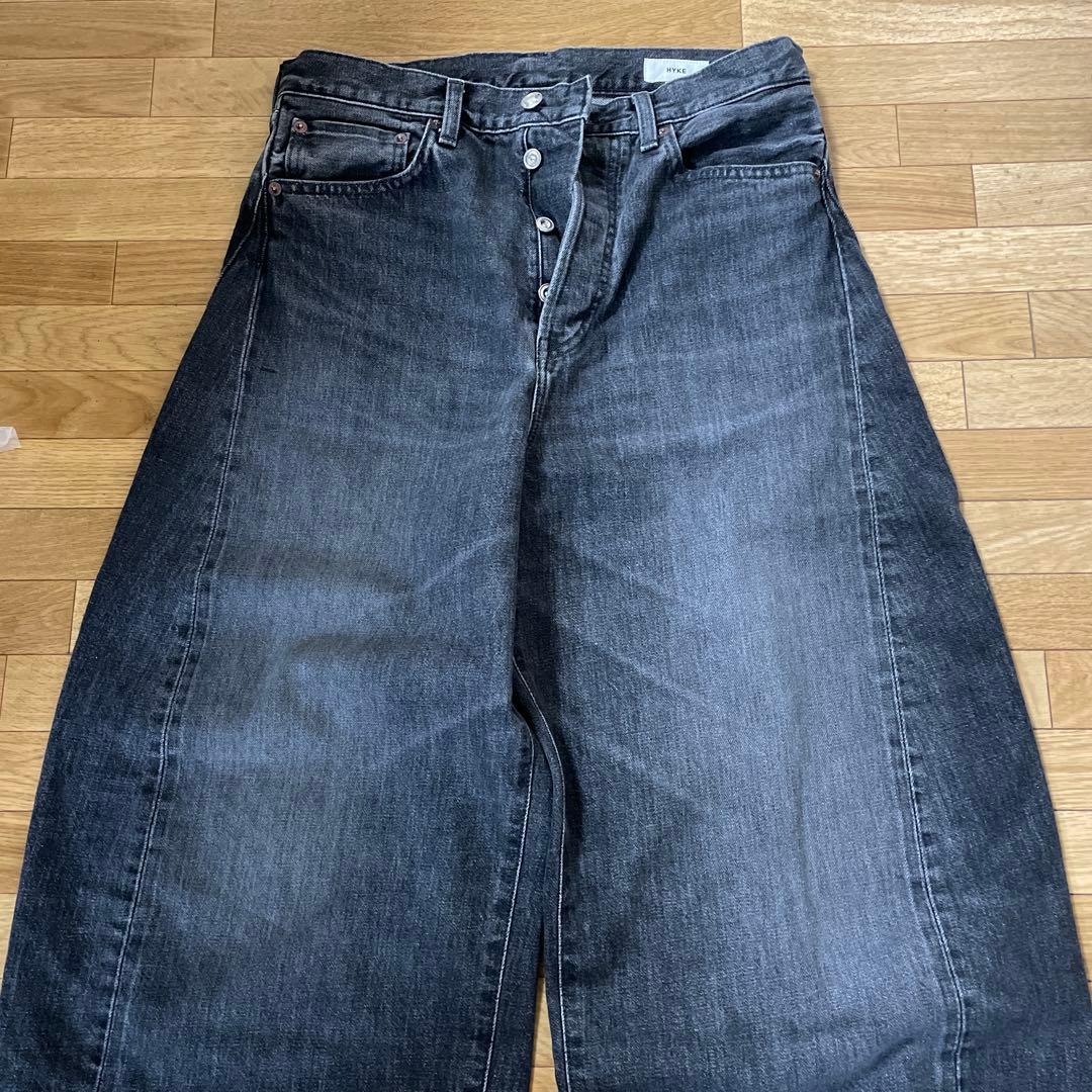 HYKE ハイク　BARREL-LEG JEANS ブラックサイズ2