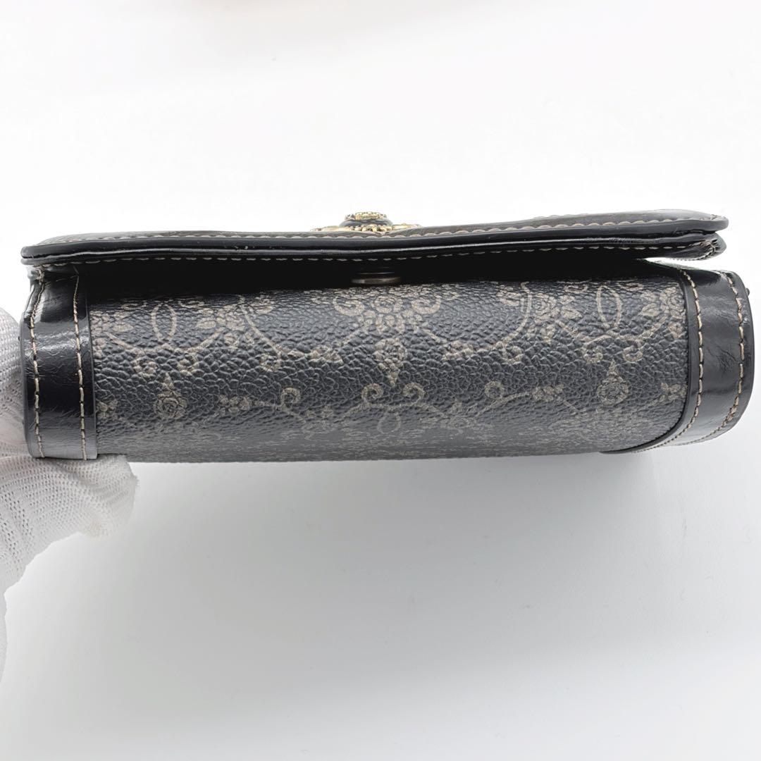 ANNA SUI 二つ折り財布 総柄 蝶モチーフ ファスナー付 ブラック 多収納