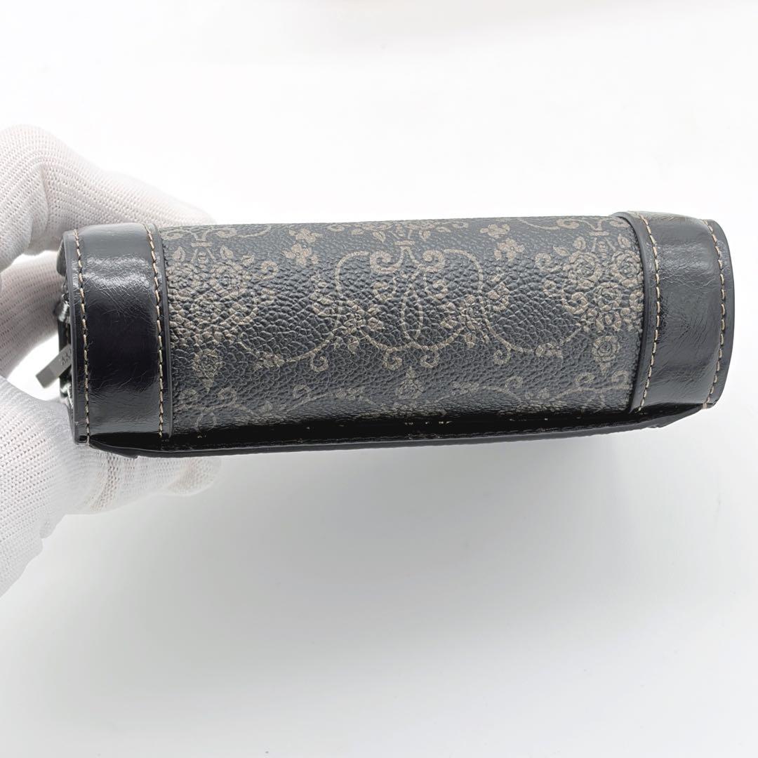 ANNA SUI 二つ折り財布 総柄 蝶モチーフ ファスナー付 ブラック 多収納