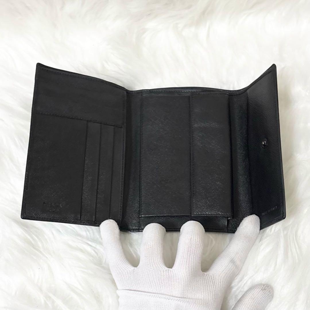 【極美品】PRADA 二つ折り財布 レザー サフィアーノ 三角ロゴ ブラック