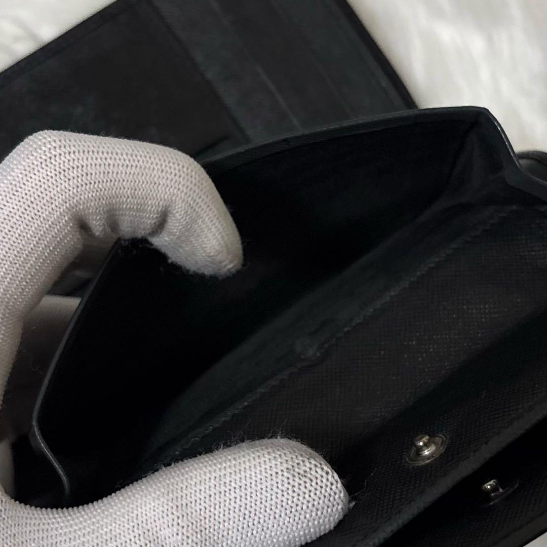 【極美品】PRADA 二つ折り財布 レザー サフィアーノ 三角ロゴ ブラック