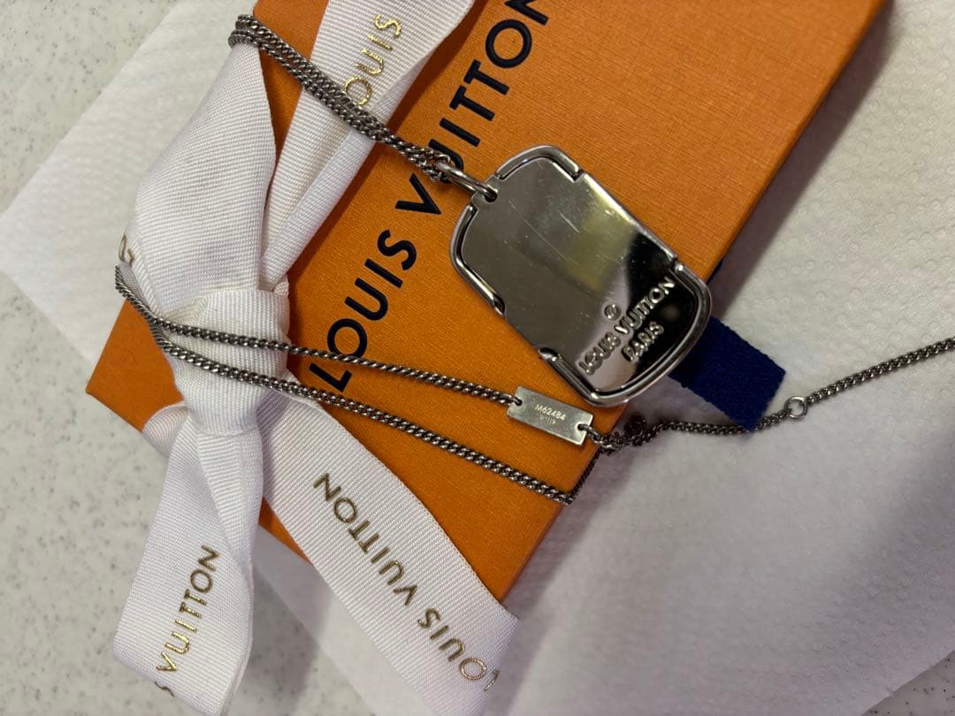 LOUIS VUITTON シルバーロケットネックレス M62484