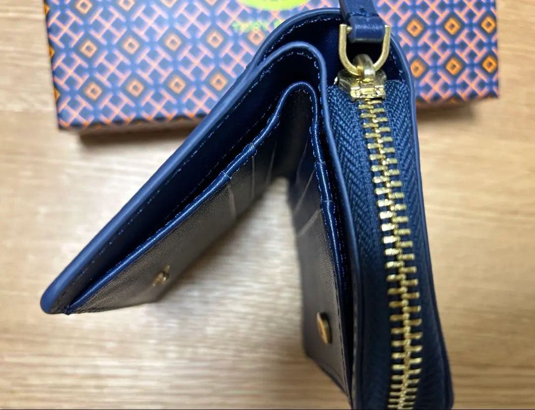 美品　Tory Burch ネイビー 二つ折り財布