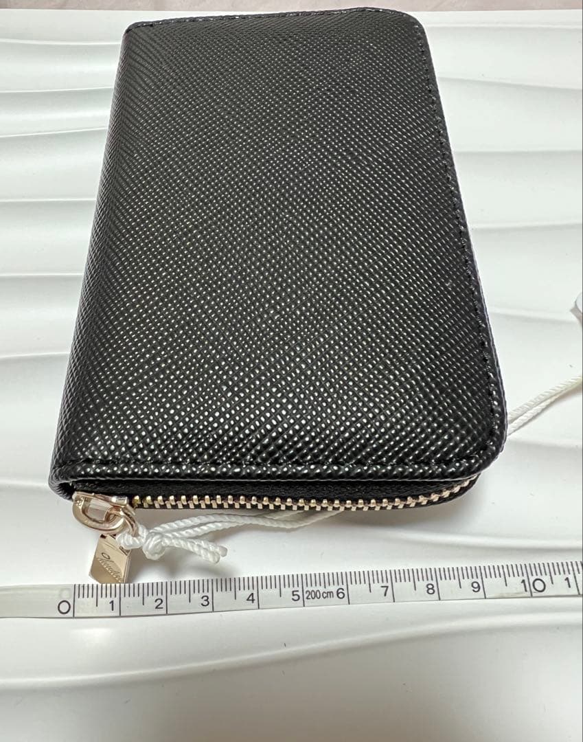 GUESS ブラック 二つ折り財布