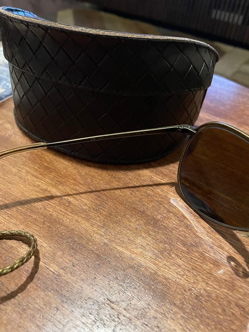 BOTTEGA VENETA アビエーターサングラス ケース付き