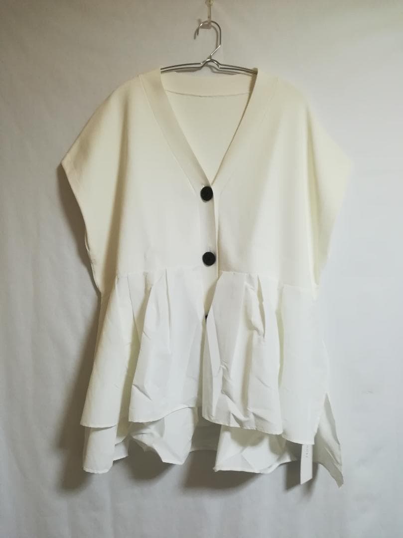 新品 ADORE 24AW タフタペプラムカーディガン ポンチョ型 白 38
