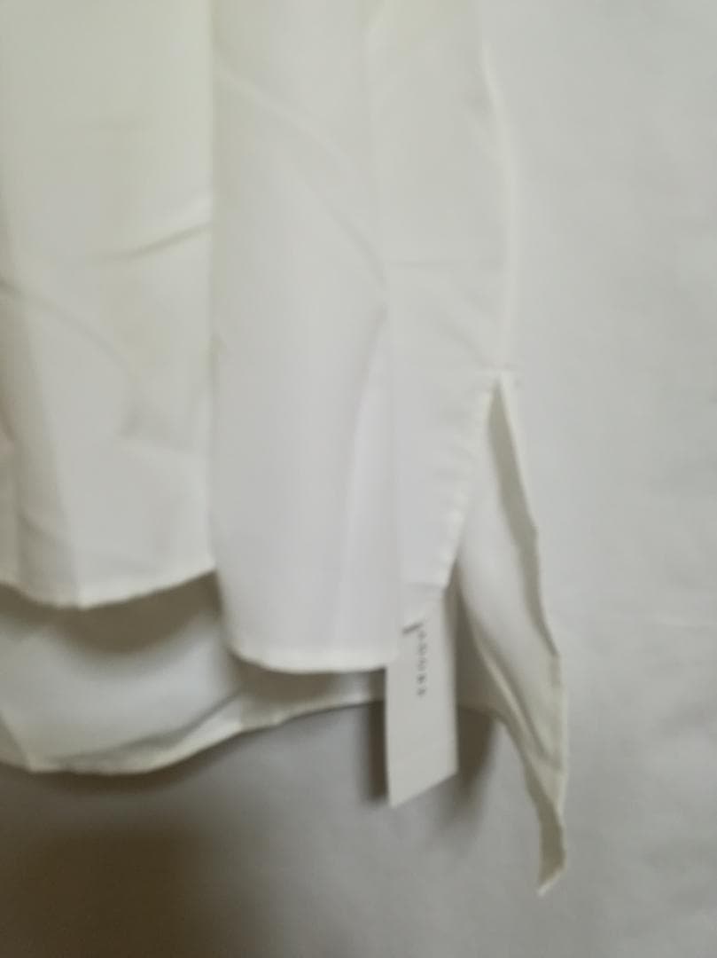 新品 ADORE 24AW タフタペプラムカーディガン ポンチョ型 白 38
