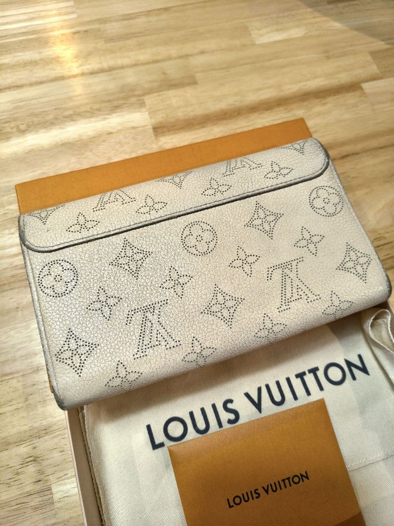 miLouis Vuittonルイ ヴィトンマヒナ ポルトフォイユ イリス