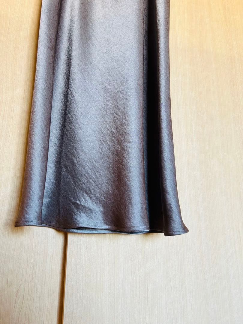 新品タグ付き　cafune ヴィンテージサテンバイヤススカート グレージュ