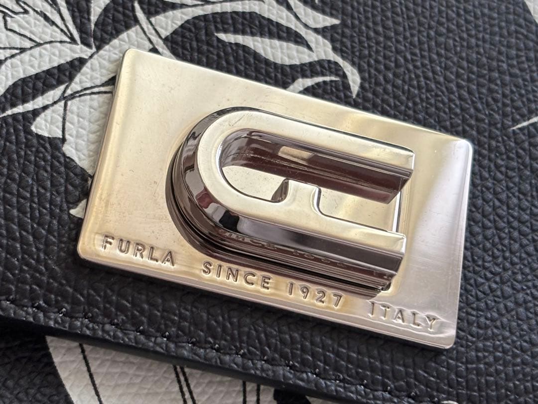 FURLA クロスボディバッグ