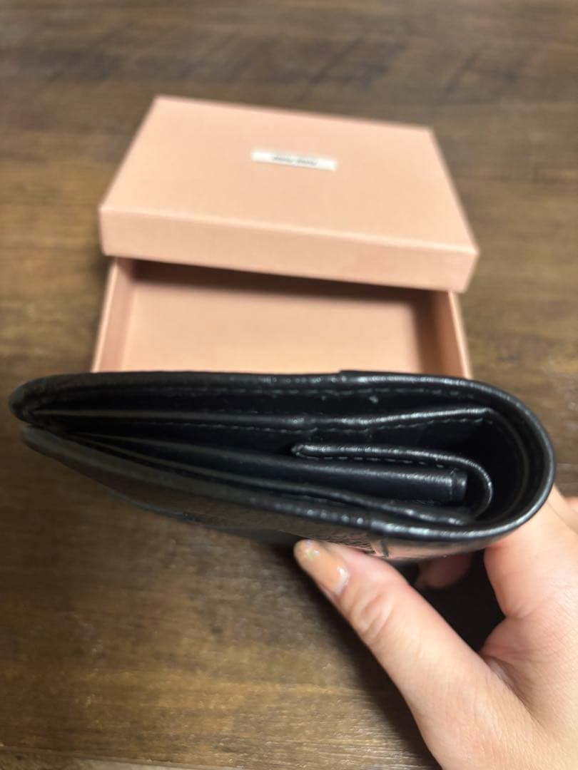 美品✨MIUMIU2つ折り財布