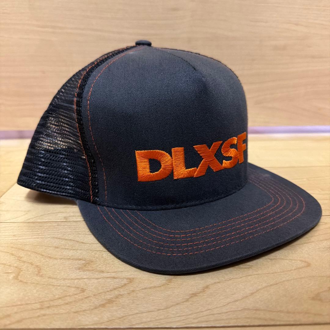 USA製　DLXSF トラッカーキャップ　メッシュキャップ　SFカラー