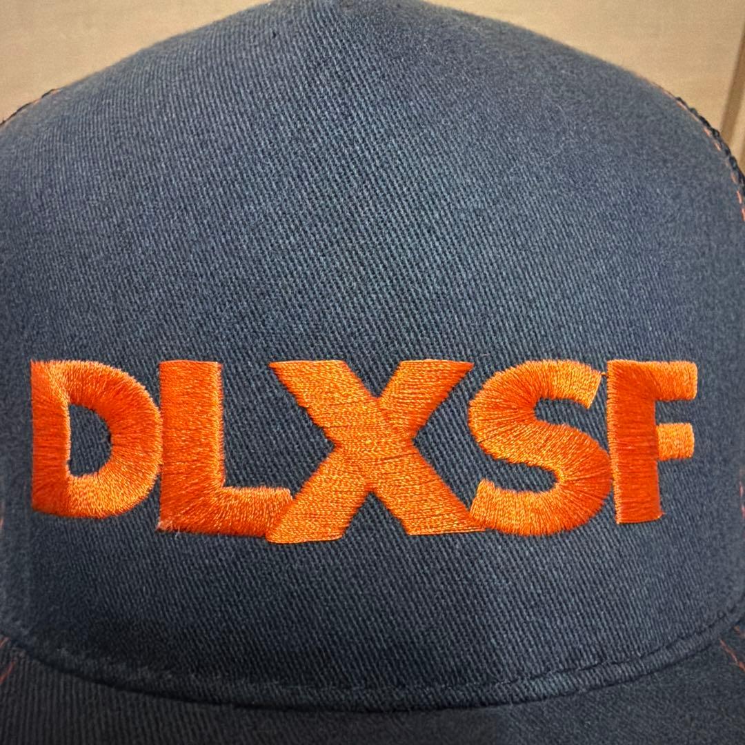 USA製　DLXSF トラッカーキャップ　メッシュキャップ　SFカラー