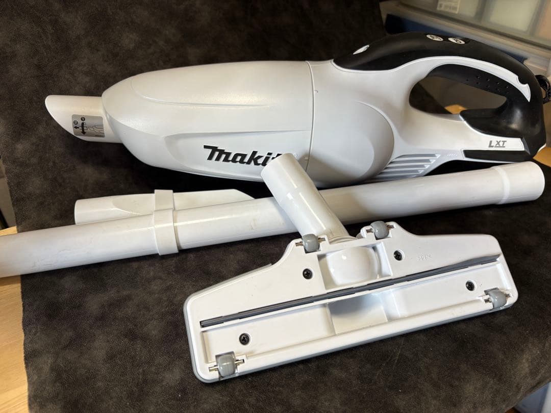 (未使用中古)マキタ 18V 充電式クリーナー掃除機
