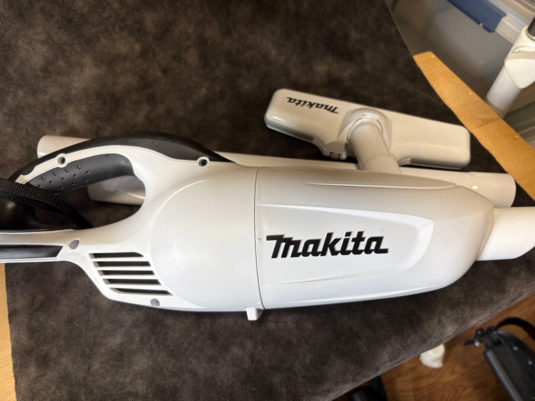 (未使用中古)マキタ 18V 充電式クリーナー掃除機