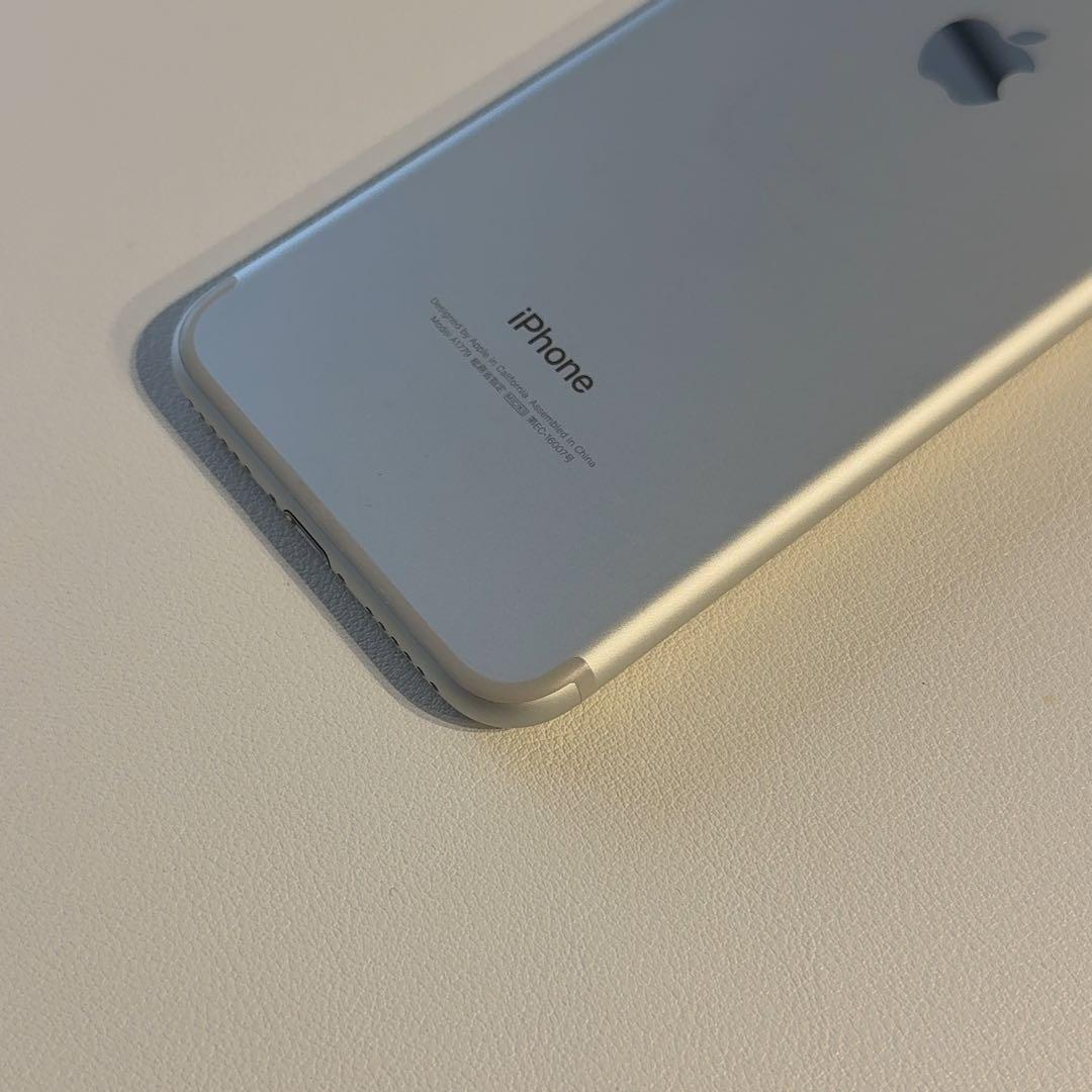 極美品　iPhone7 シルバー　32GB ケース付