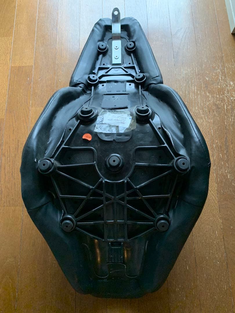 スポーツグライド純正シート ソフテイル FXLR FXLRS FXLRST等に