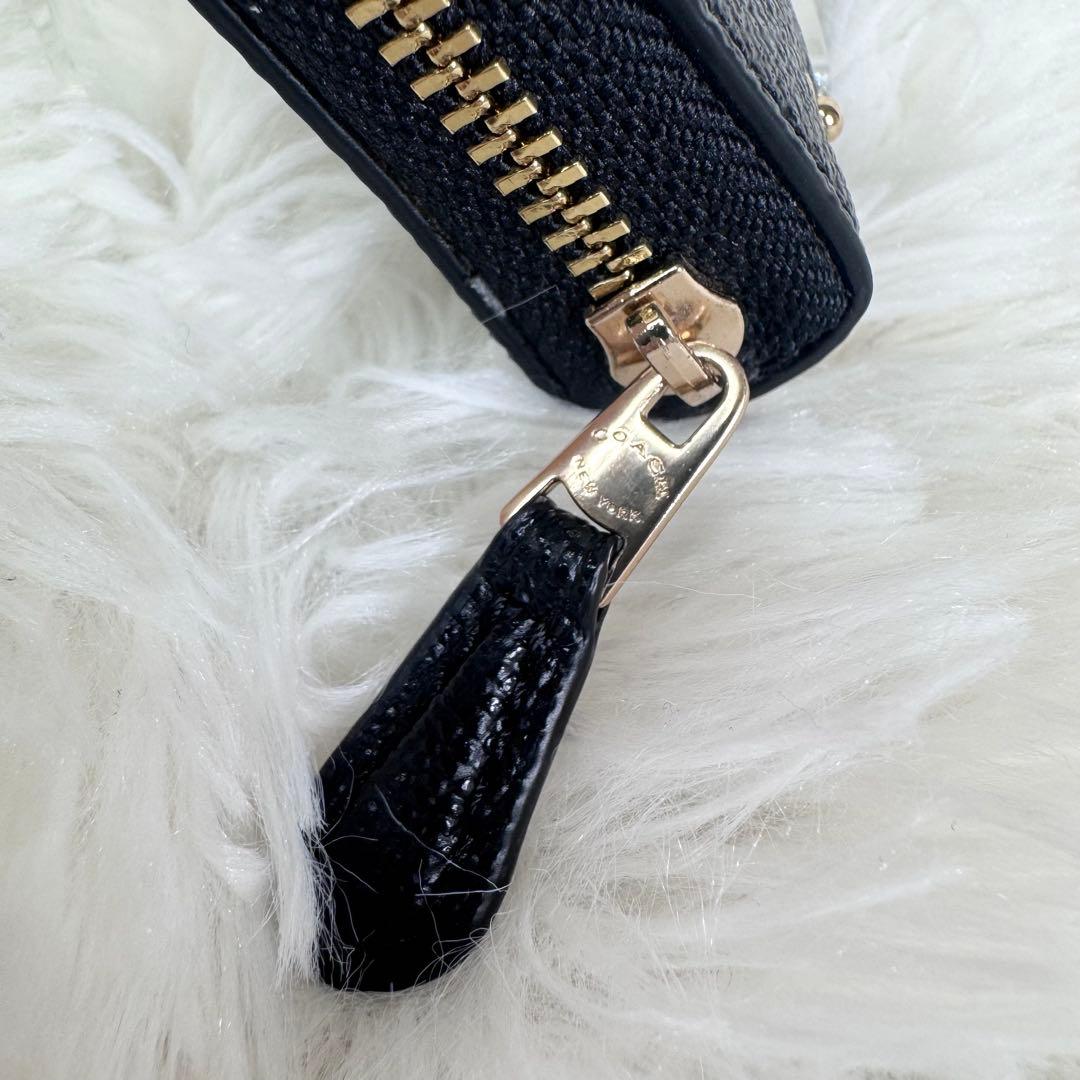 【新品】COACH ラウンドジップ 二つ折り財布 ブラック ゴールドスタッズ