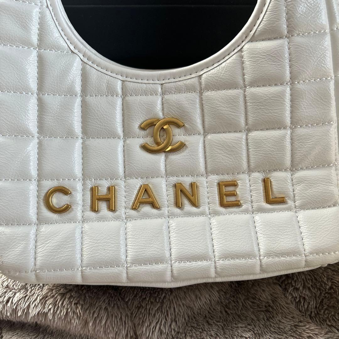 CHANEL ノベルティ　ホワイト キルティングバッグ　可愛い！