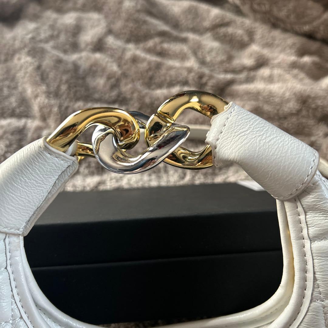 CHANEL ノベルティ　ホワイト キルティングバッグ　可愛い！
