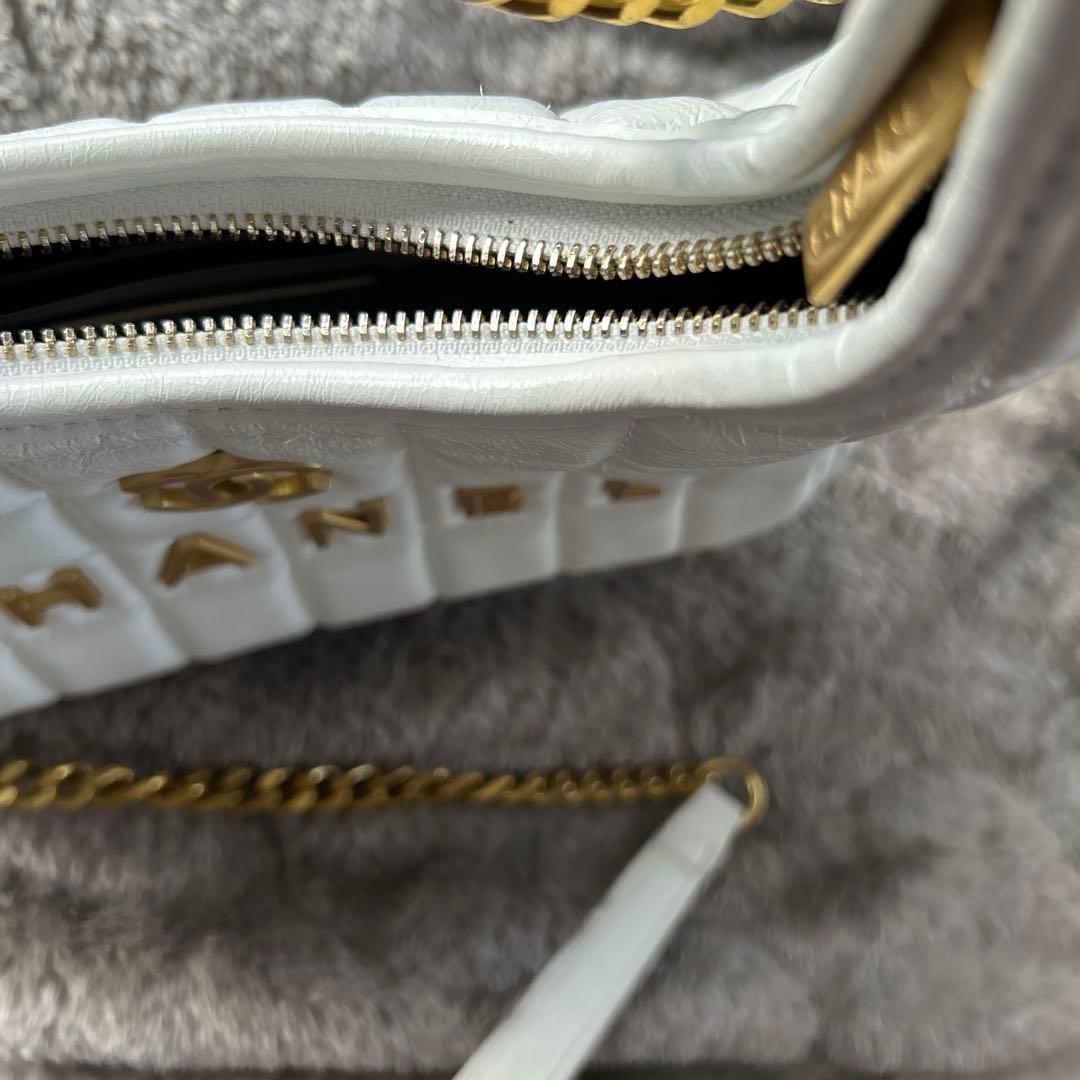CHANEL ノベルティ　ホワイト キルティングバッグ　可愛い！