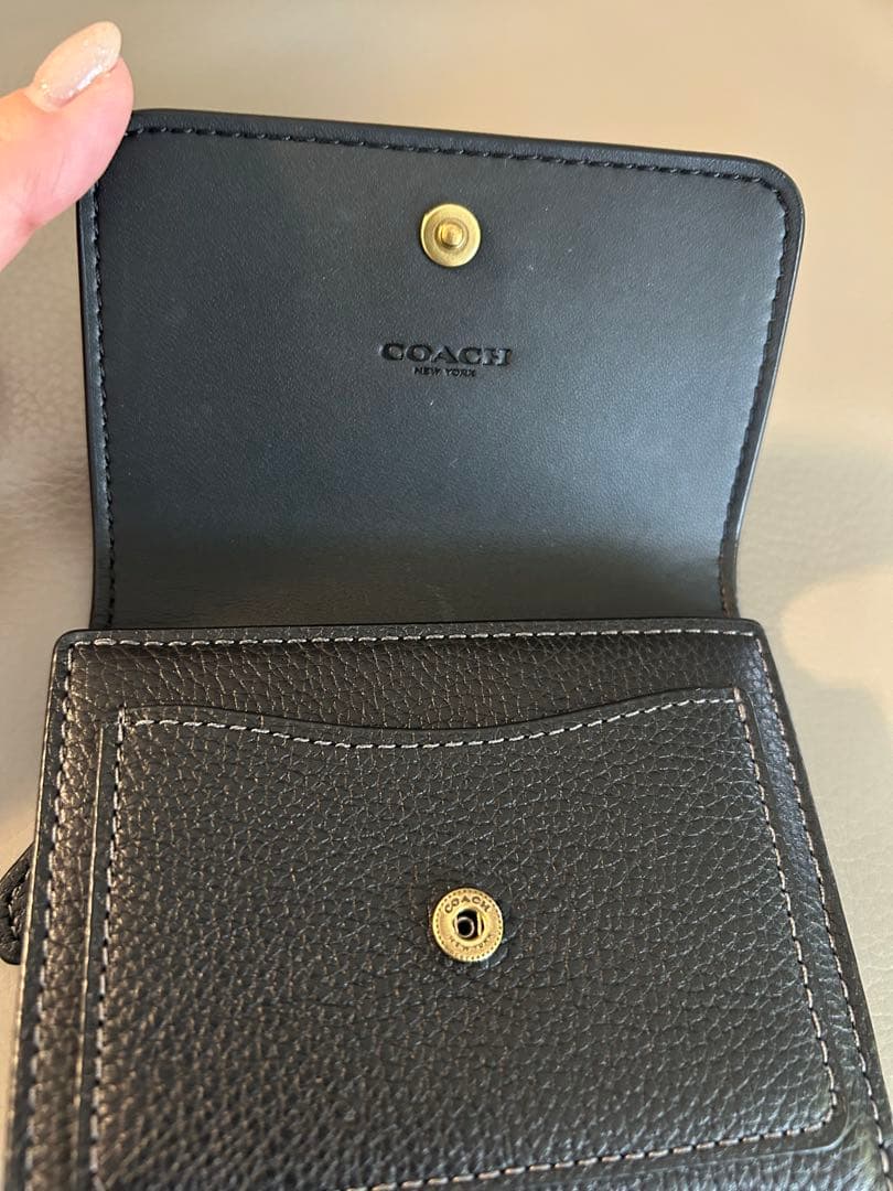 Cロゴ ブラックレザー 三つ折り財布