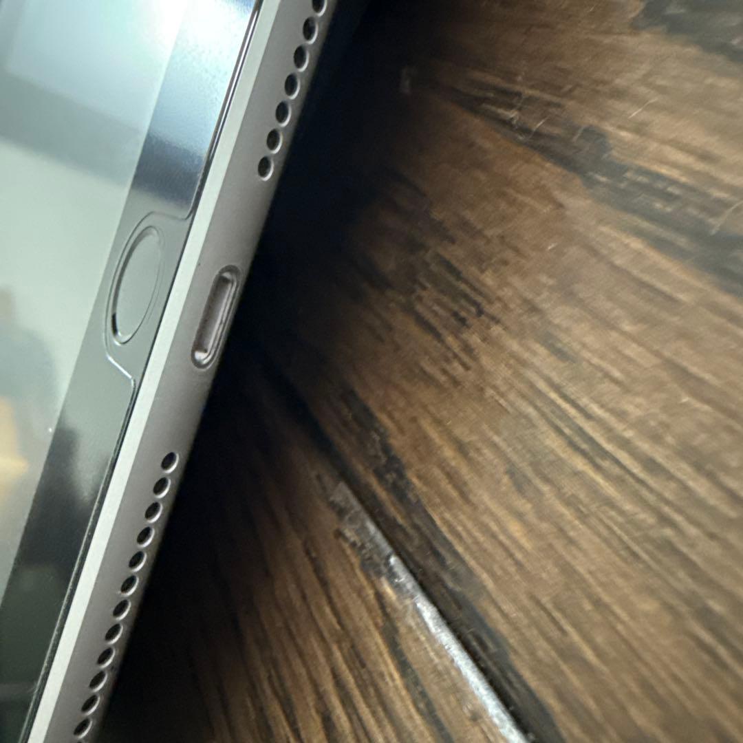 Apple iPad 第9世代　シルバー