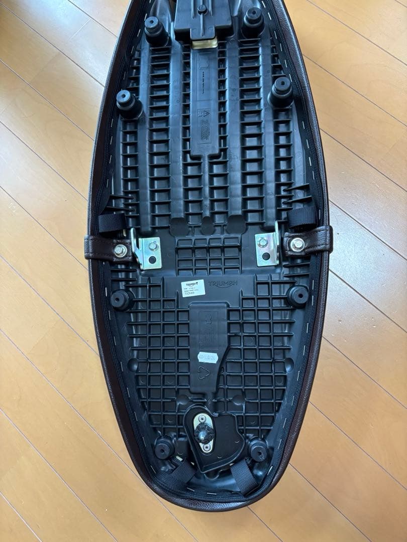 トライアンフ　純正ベンチシート