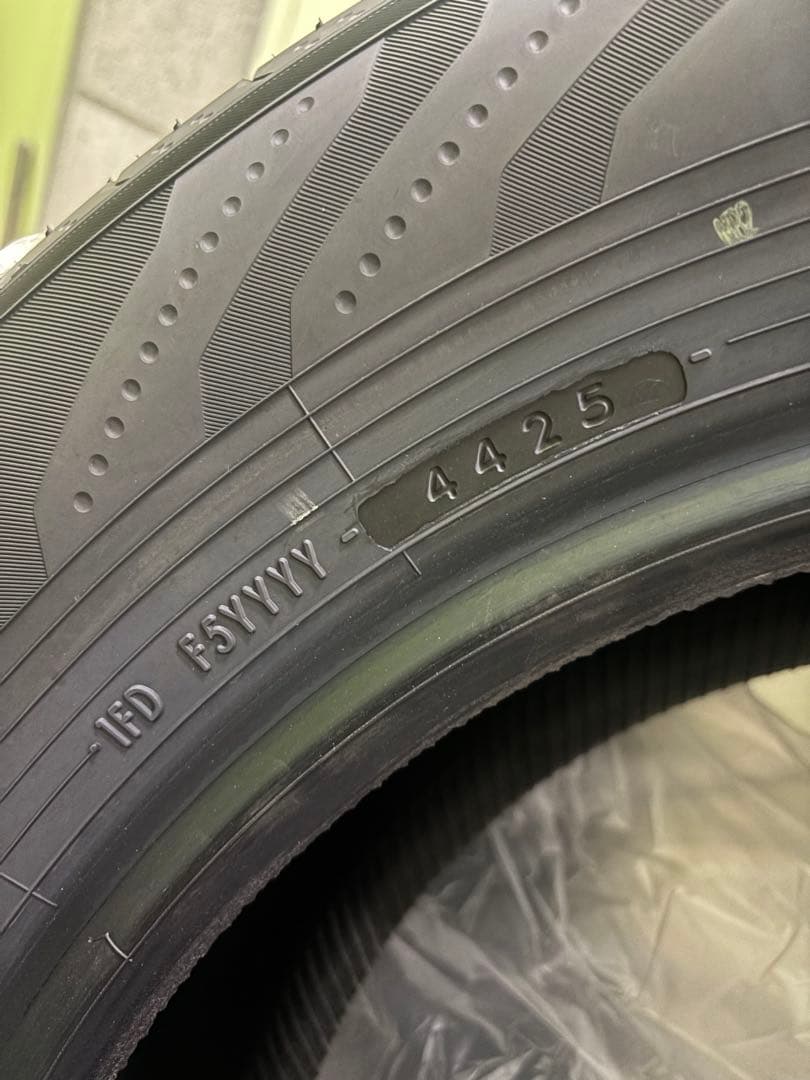 値下げしました！引取り歓迎　新車外し未使用 225/65R17 ①