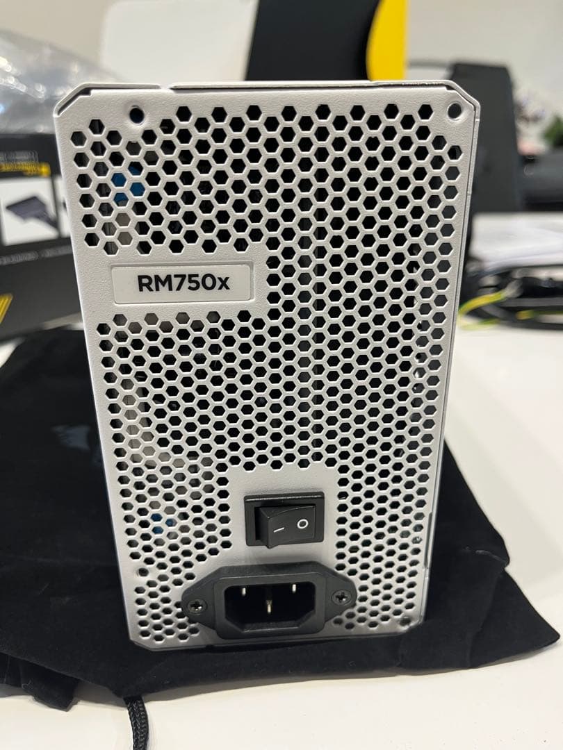 電源ユニット Corsair RM750x WHITE 750W 80PLUS GOLD